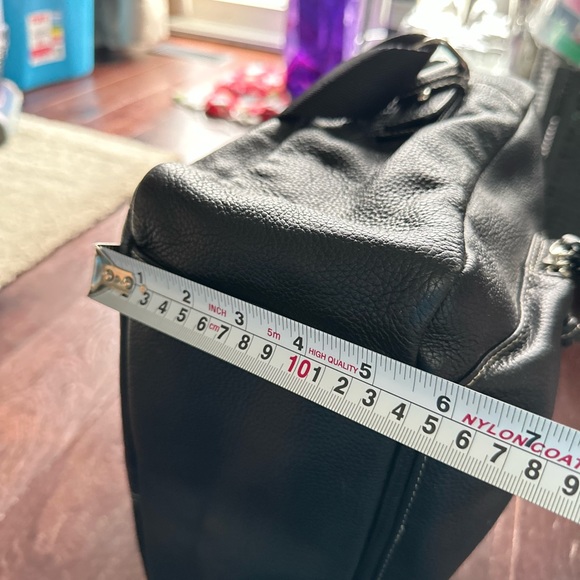 Danier Leather Leather weekender bag - Picture 8 of 10